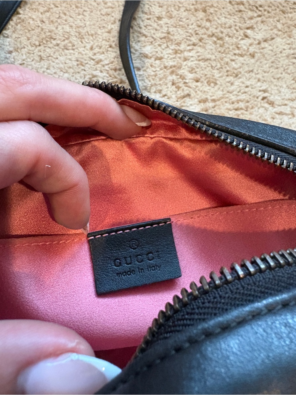 Black and White Gucci Crossbody Bag - Picture 4 of 6